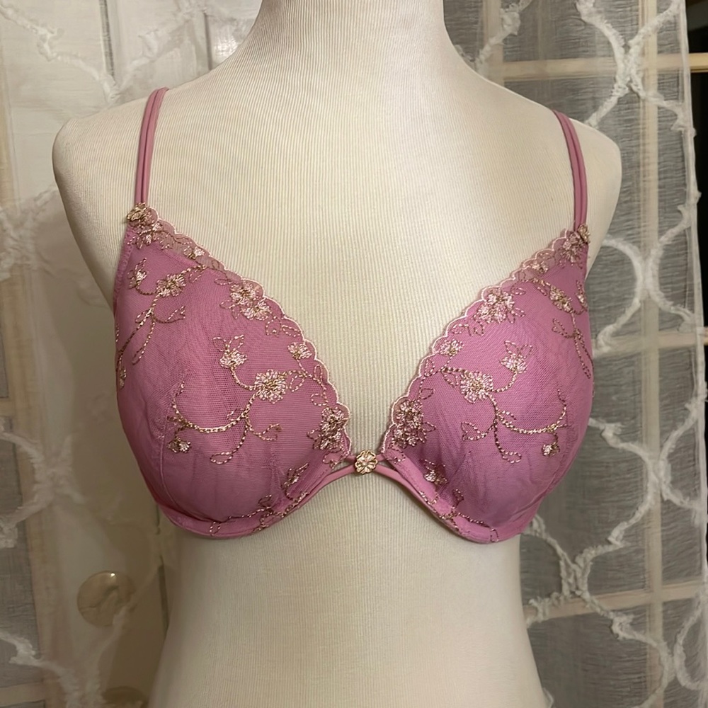 Victoria’s Secret Angel Bra Light Purple w/Embroidered Flowers 36D